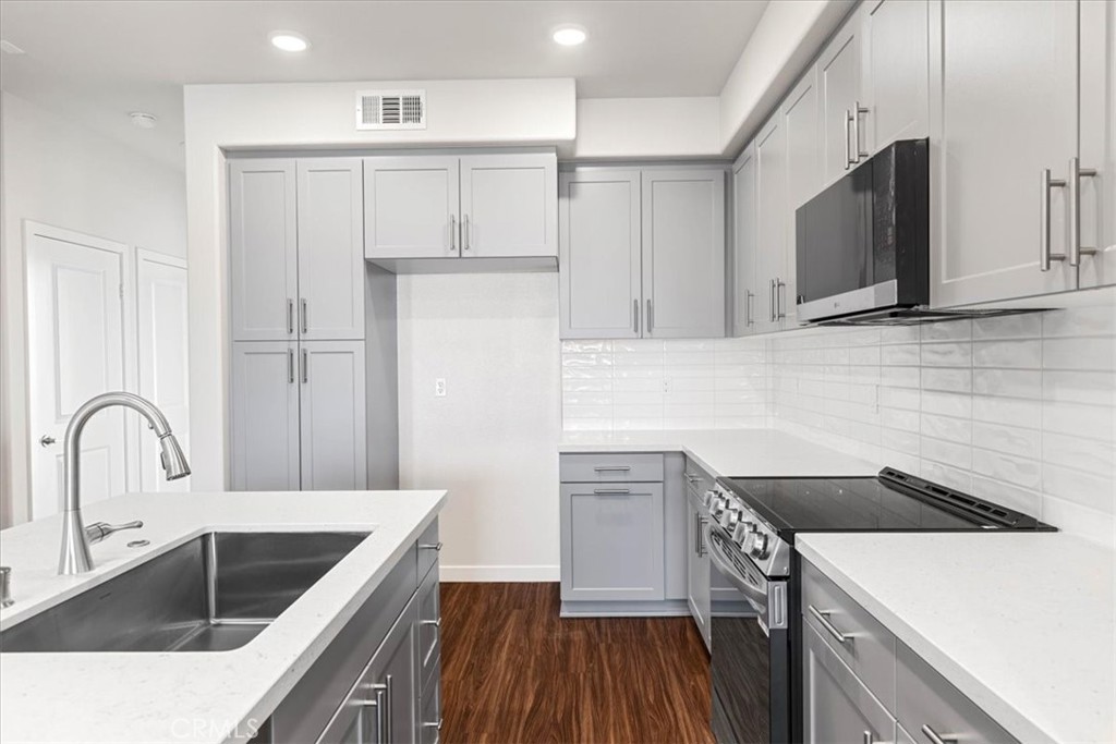 3514 Van Buren Boulevard Property Photo 8