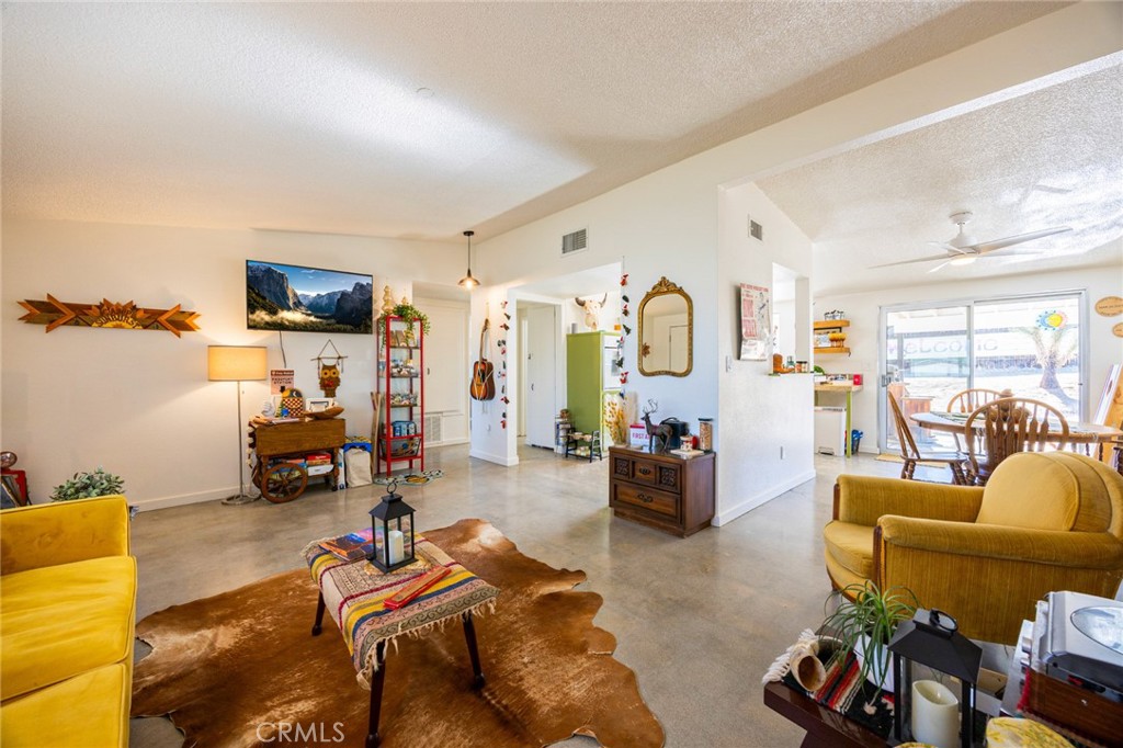61503 Sunburst Property Photo 5