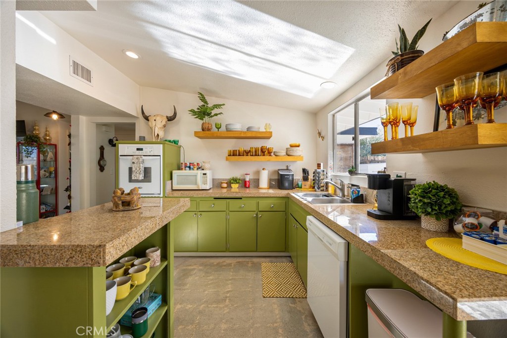 61503 Sunburst Property Photo 13