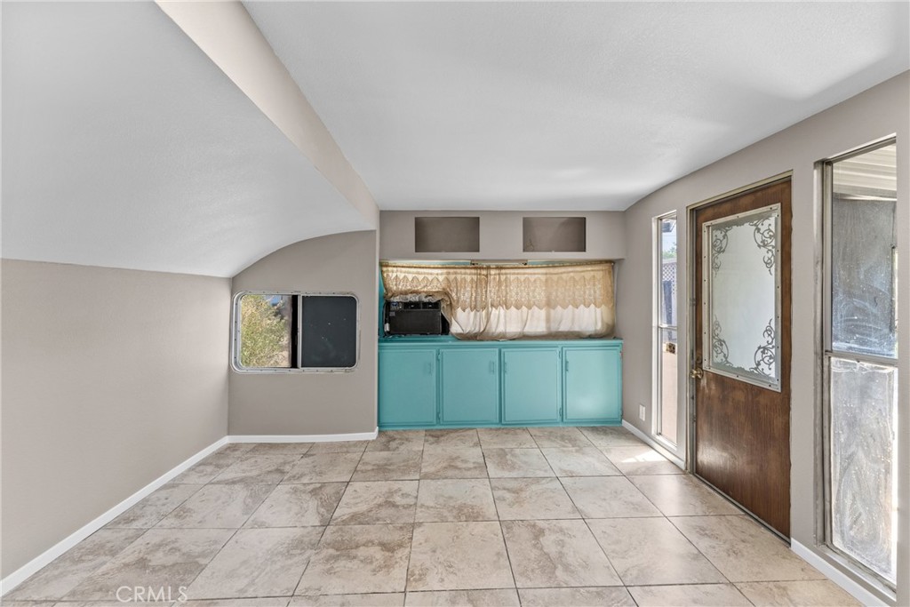 775 E Foothill 14 Property Photo 12
