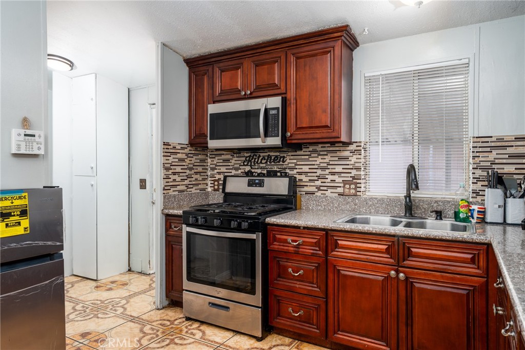 17225 Valley Property Photo 9
