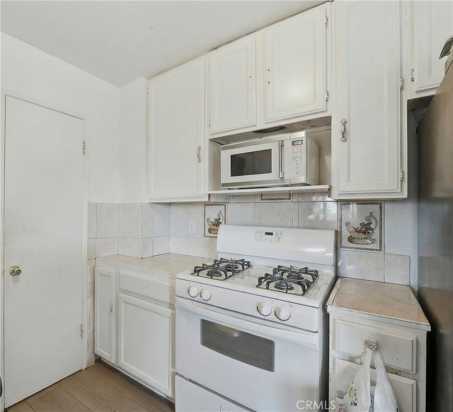 645 W Winchester Property Photo 9
