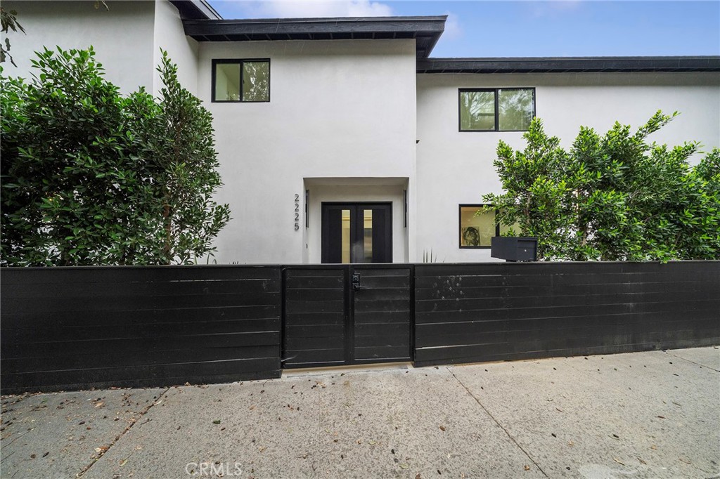 2229 Shoredale Property Photo 4