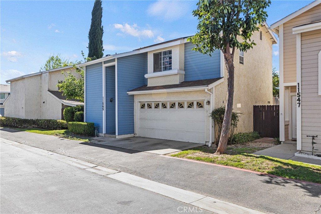 11545 Honeyglen Property Photo 3