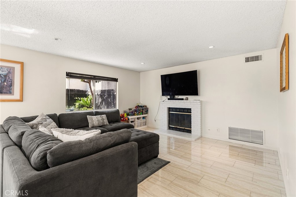 11545 Honeyglen Property Photo 4