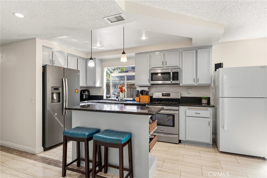 11545 Honeyglen Property Photo 6