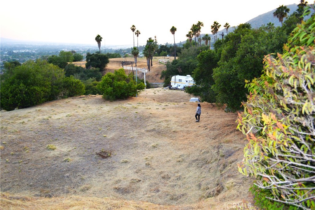 946 N Glendora Ave Property Photo 8