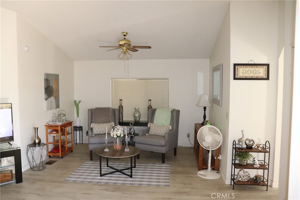 1250 N Kirby Property Photo 4
