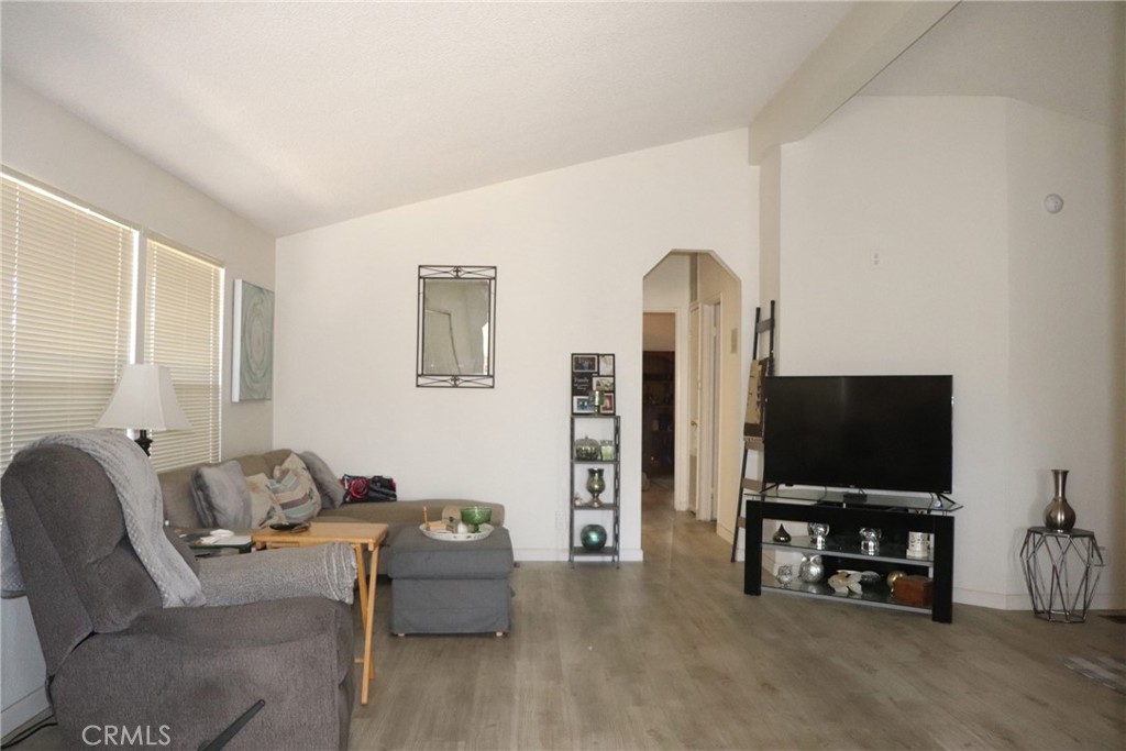 1250 N Kirby Property Photo 5
