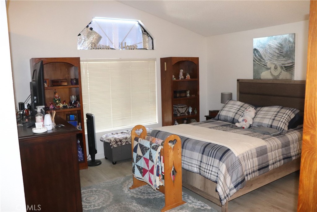 1250 N Kirby Property Photo 11