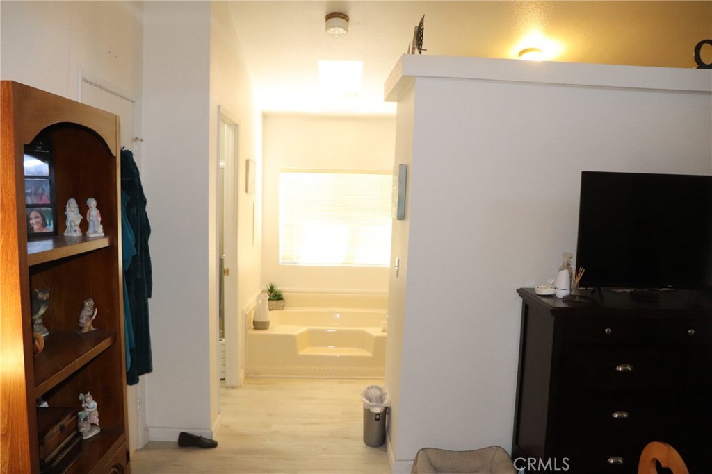 1250 N Kirby Property Photo 12