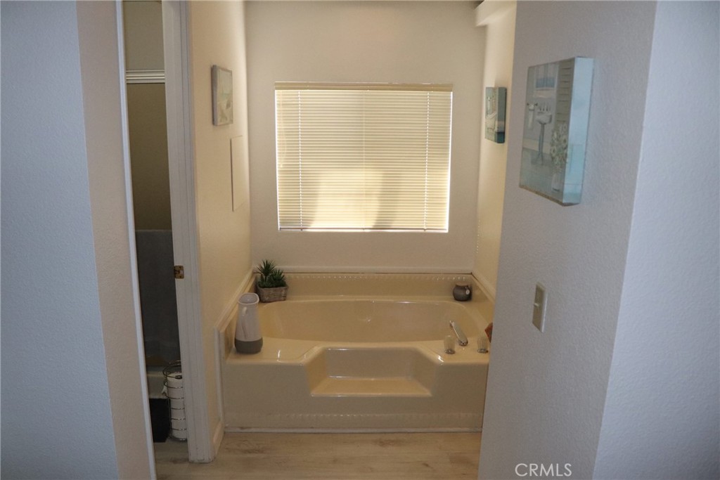 1250 N Kirby Property Photo 13