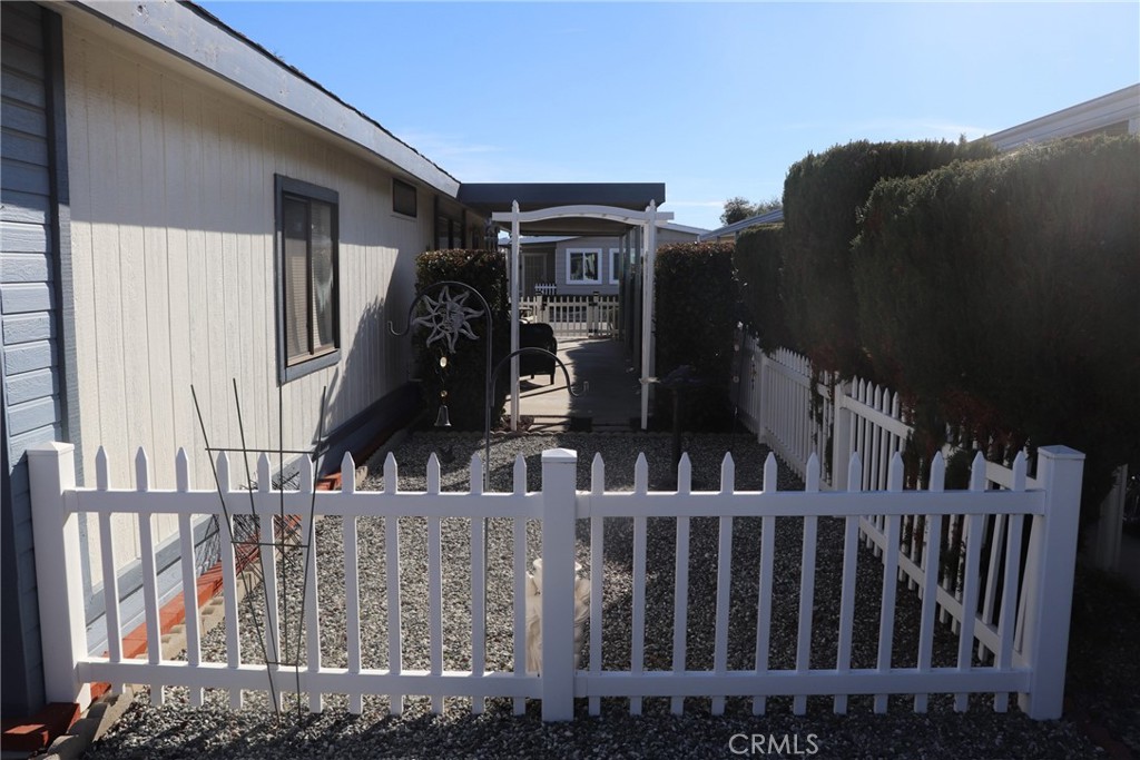 1250 N Kirby Property Photo 17