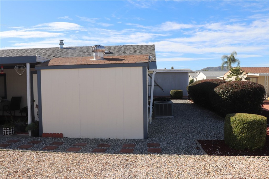 1250 N Kirby Property Photo 18