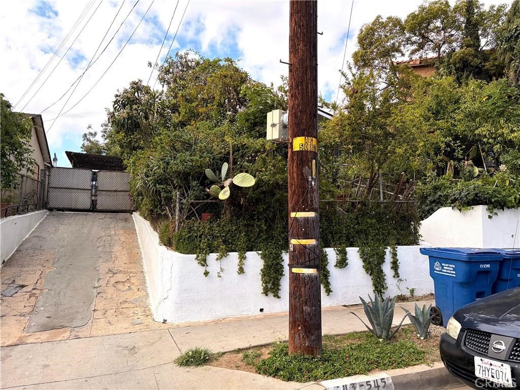 543 S Ditman Property Photo 3