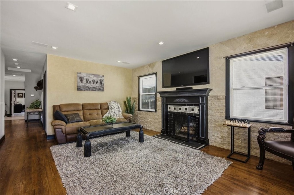 3431 Myrtle Avenue Property Photo 10