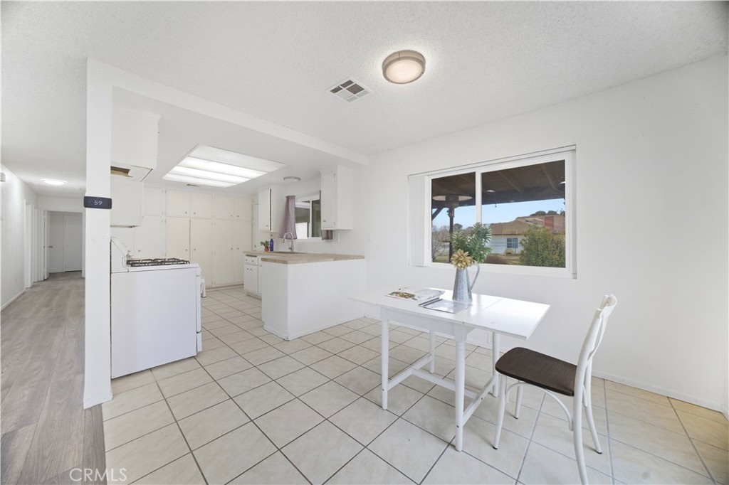 26763 Cumberland Property Photo 2