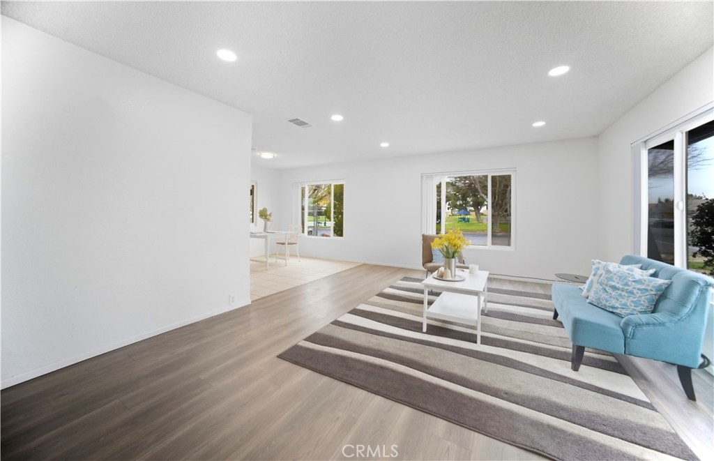 26763 Cumberland Property Photo 4