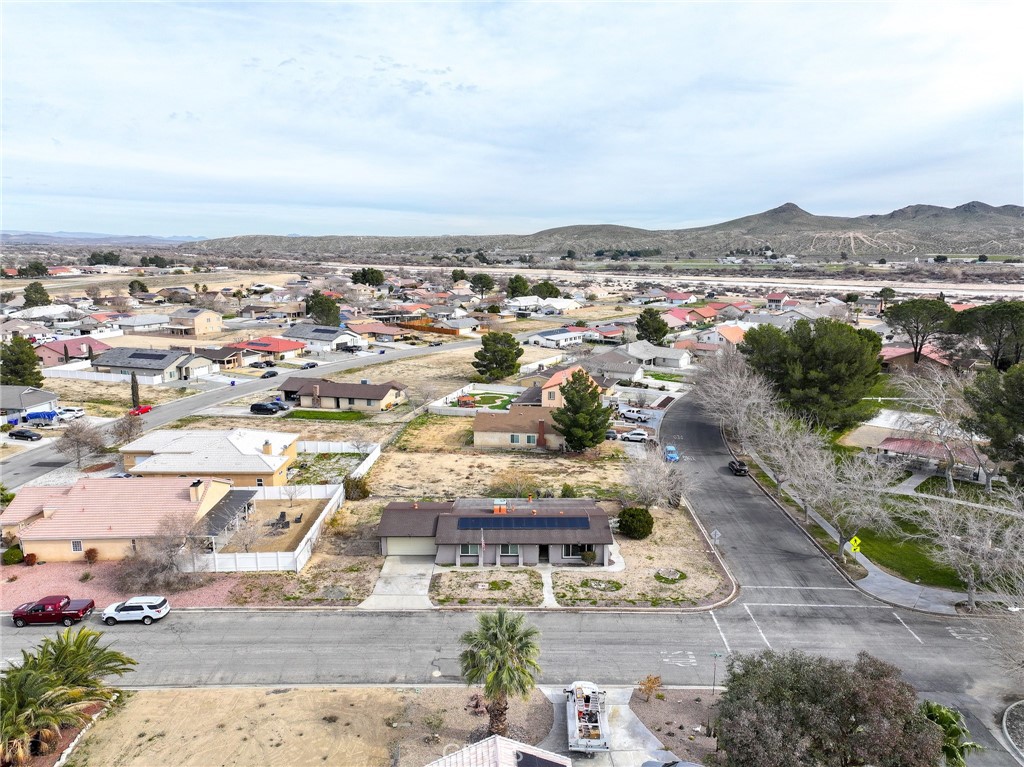 26763 Cumberland Property Photo 7