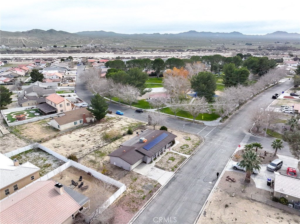 26763 Cumberland Property Photo 8