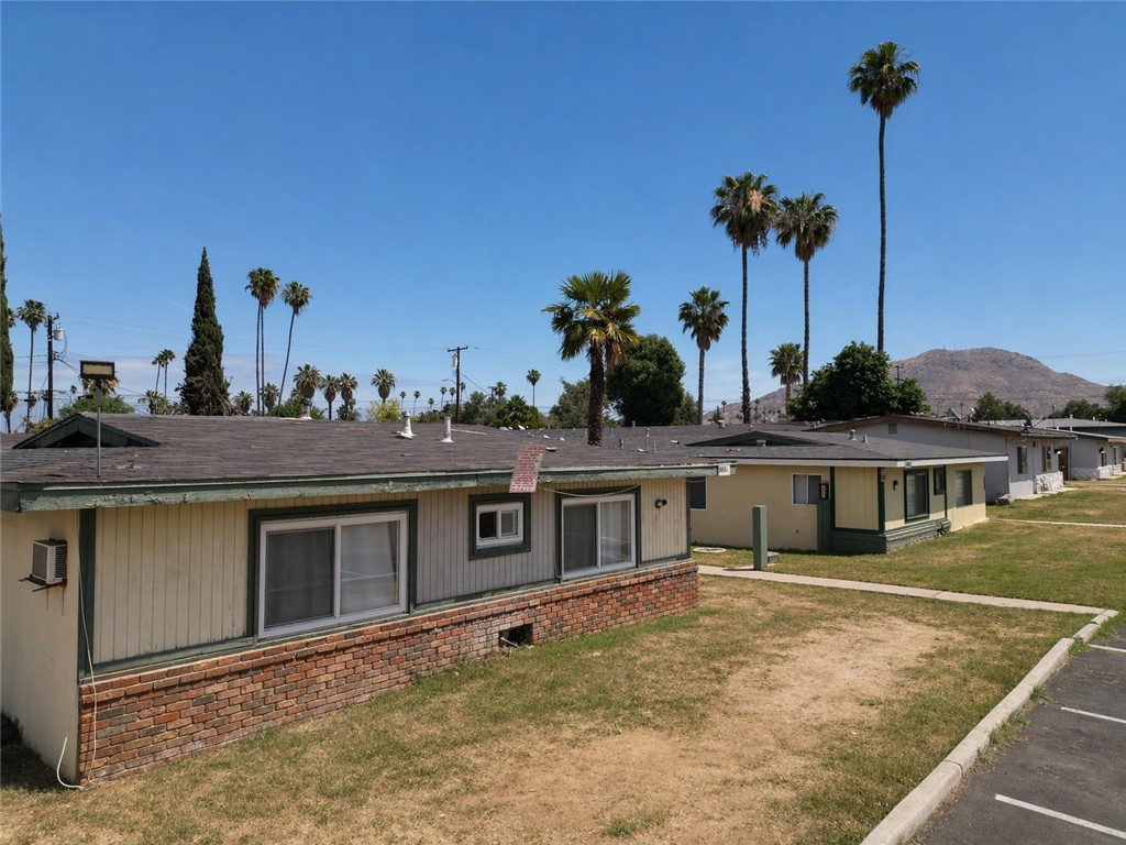 1195 W SPRING STREET Property Photo 1