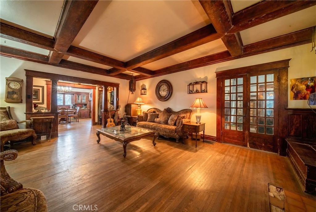 1112 Glendon Property Photo 4