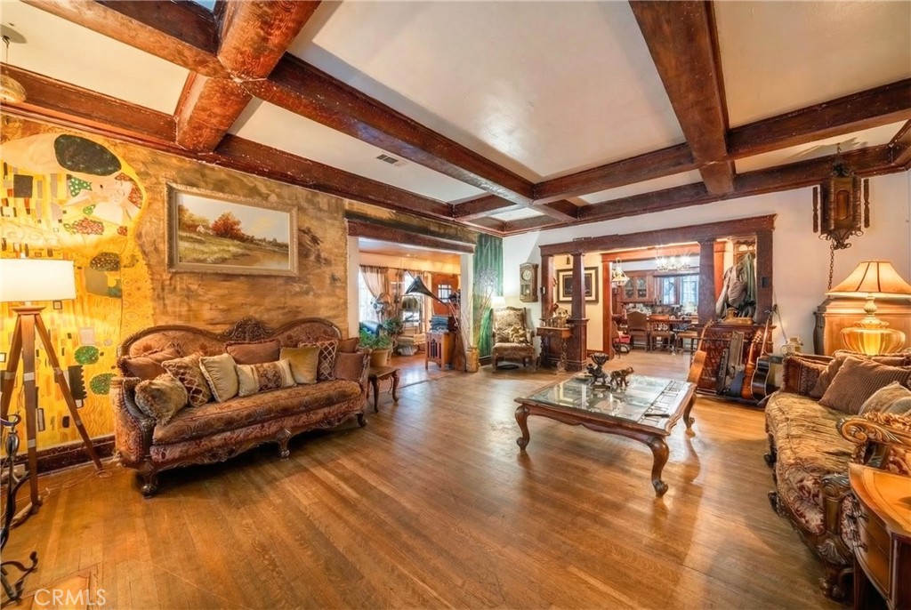 1112 Glendon Property Photo 5