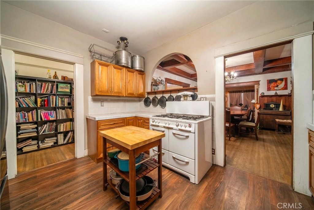 1112 Glendon Property Photo 10
