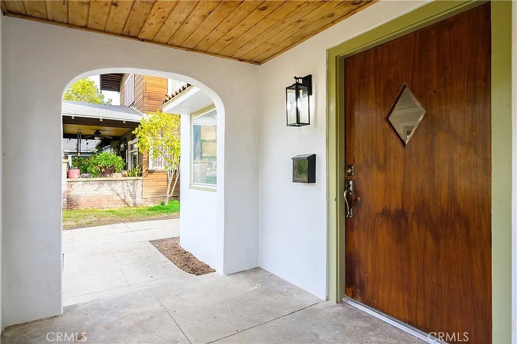 412 E Columbia Property Photo 5
