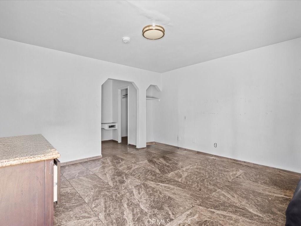 10918 S Figueroa Property Photo 8