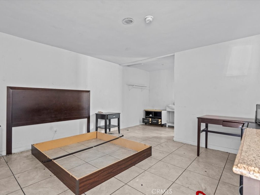 10918 S Figueroa Property Photo 10