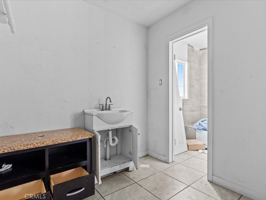 10918 S Figueroa Property Photo 11