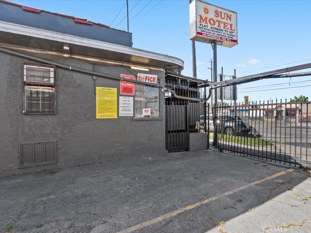 10918 S Figueroa Property Photo 16