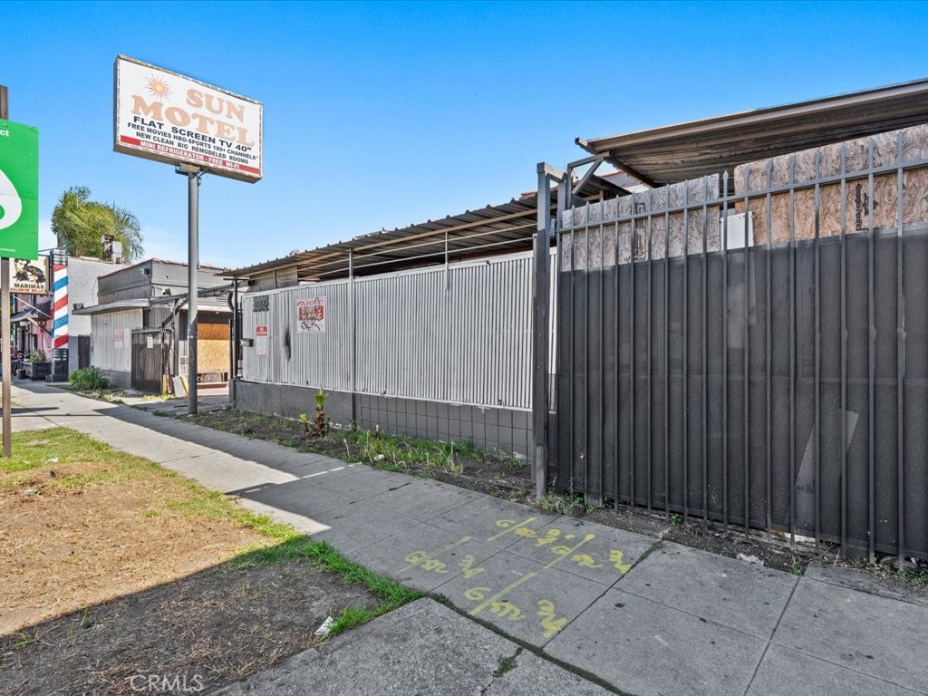 10918 S Figueroa Property Photo 17