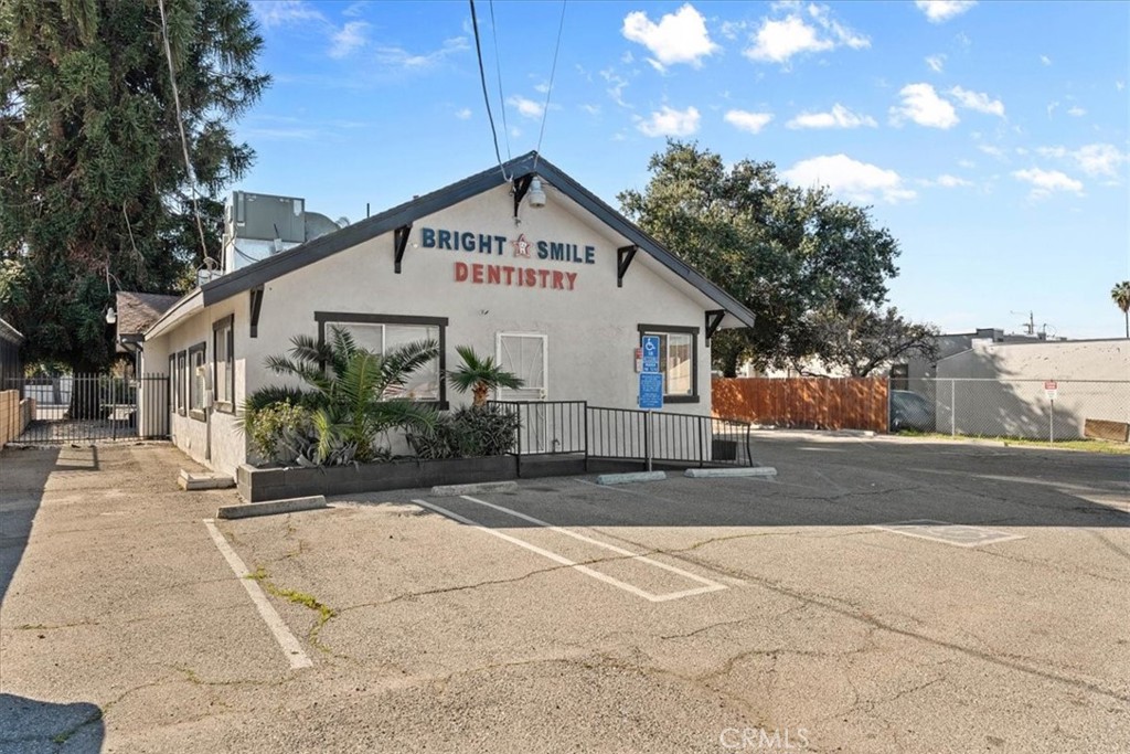 1020 E Florida Avenue Property Photo 1