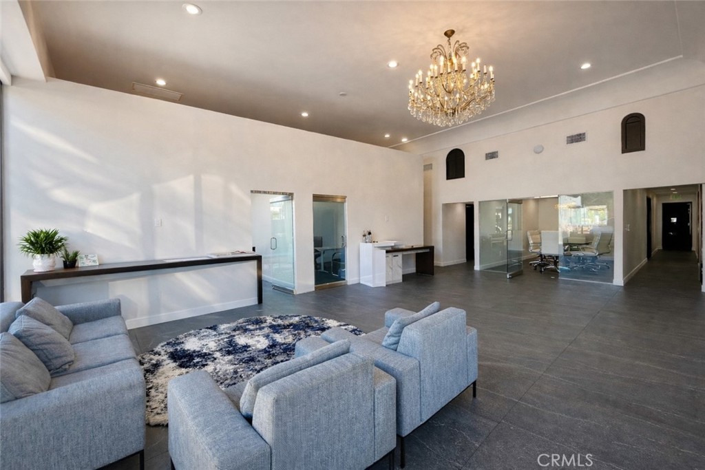 212 W Foothill Property Photo 1