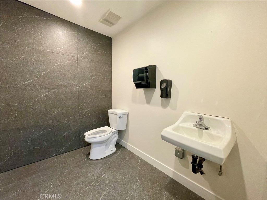 212 W Foothill Property Photo 11