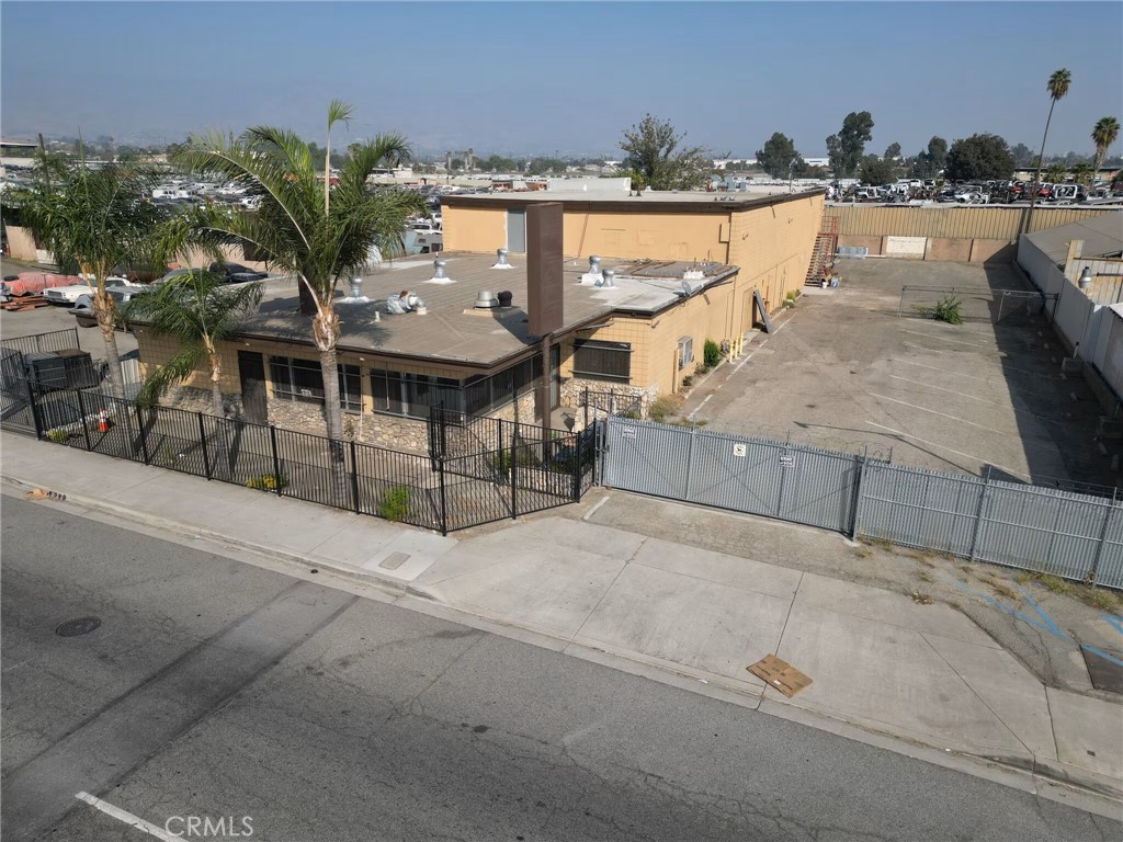651 N Waterman Property Photo 4