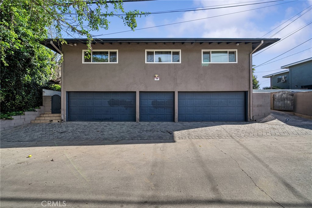 3823 Stockbridge Property Photo 5