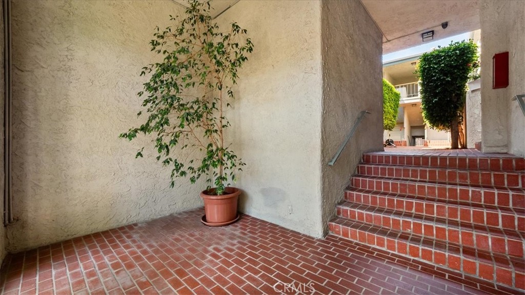 3649 Glendon Avenue 202 Property Photo 16