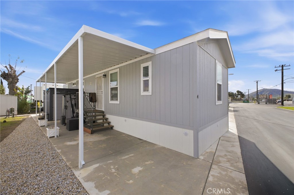 9873 Alder Avenue 4 Property Photo 1