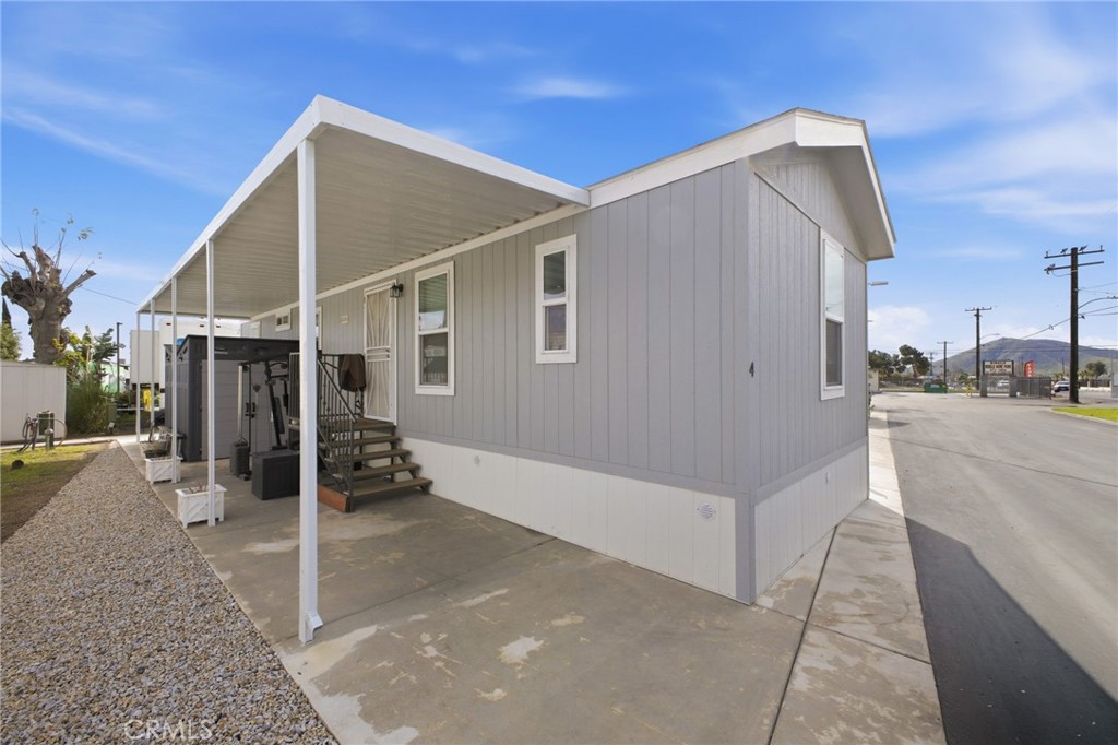 9873 Alder Avenue 4 Property Photo 1