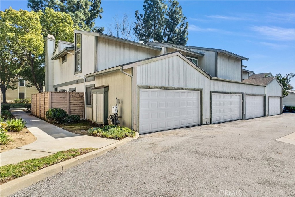 538 Derby Property Photo 2