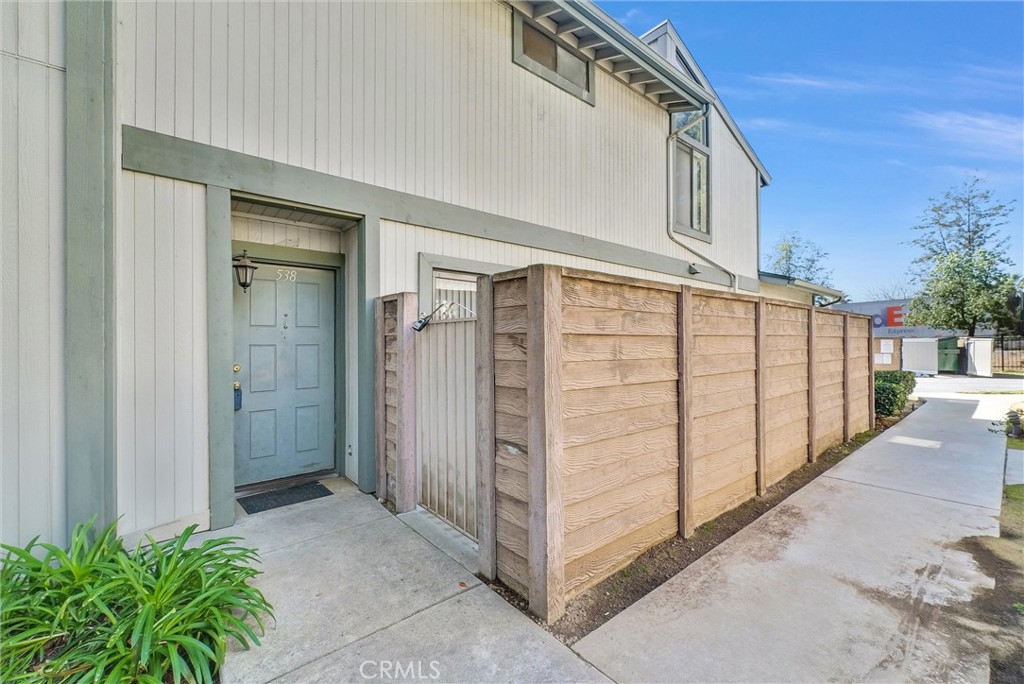 538 Derby Property Photo 3