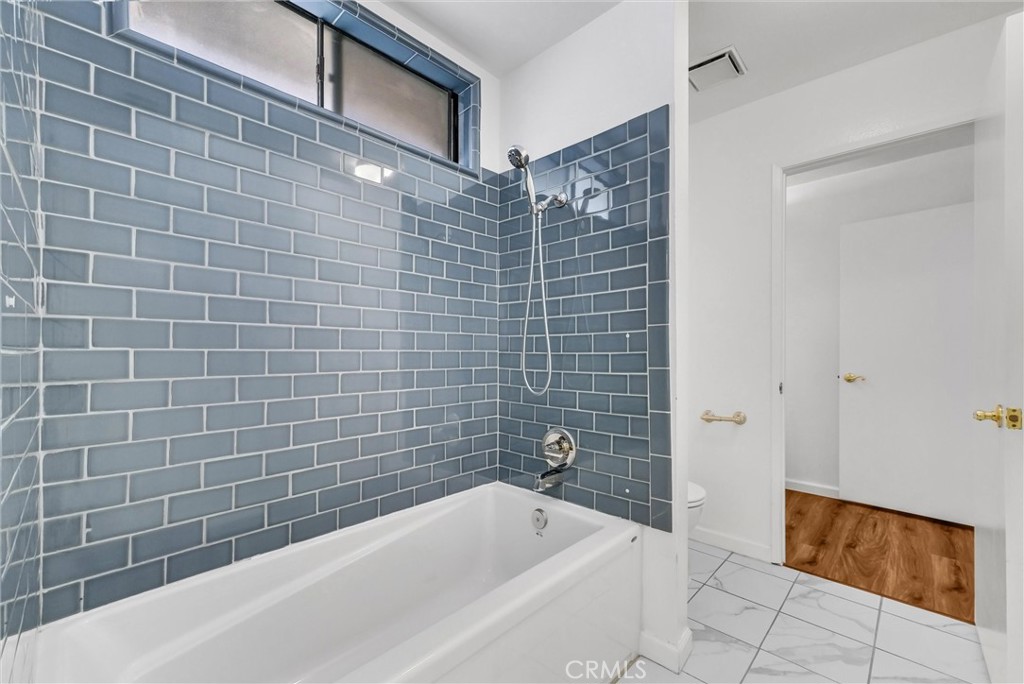 538 Derby Property Photo 22