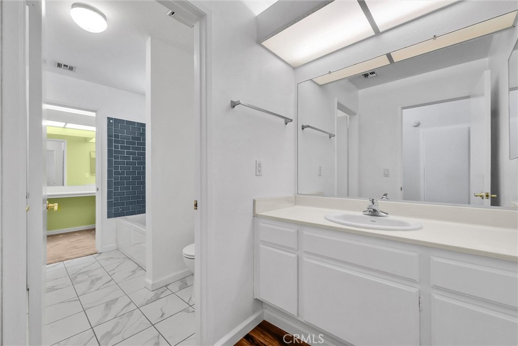 538 Derby Property Photo 23
