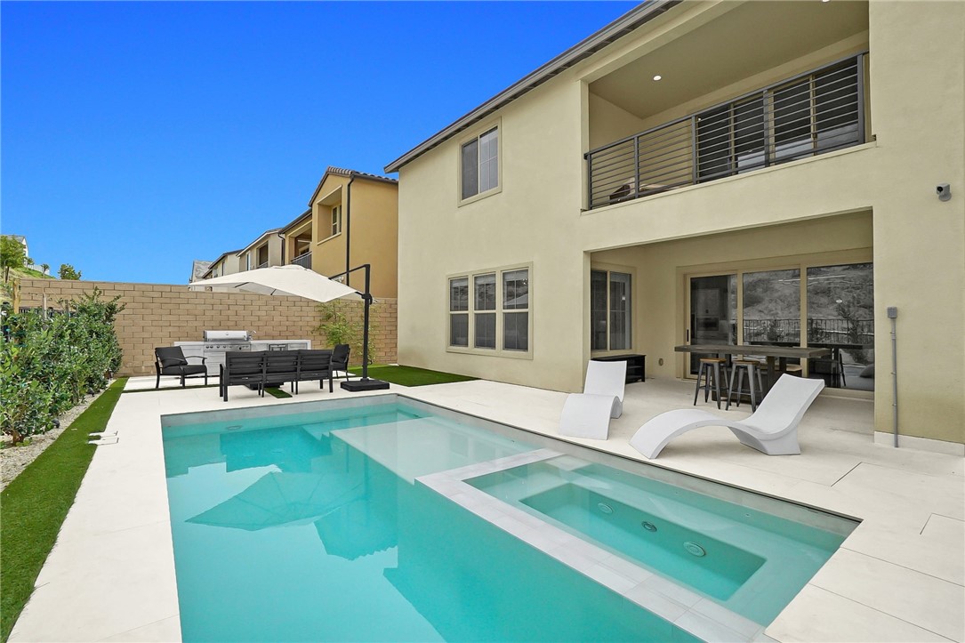 21303 Rockview Terrace Property Photo 3