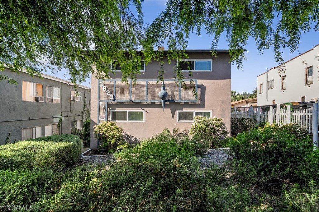 3823 Stockbridge Property Photo 1