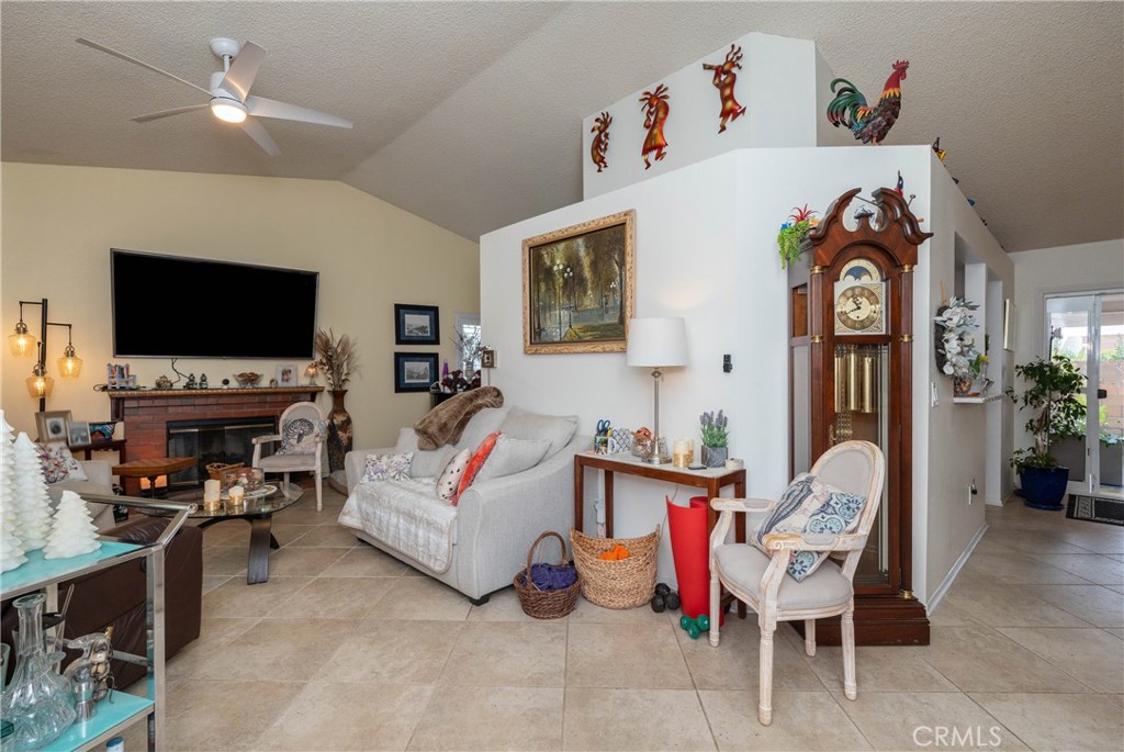 26592 Braddock Road Property Photo 6