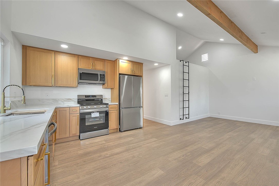4472 Forest St. Property Photo 3